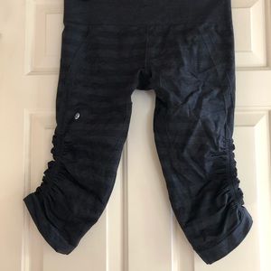 Lulu Lemon cropped stripped legging